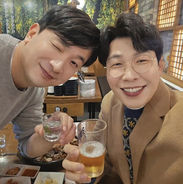 [서울=뉴시스] 고(故) 이용주와 배우 백봉기 (사진=백봉기 인스타그램 제공) 2026.08.30.photo@newsis.com&nbsp; *재판매 및 DB 금지
