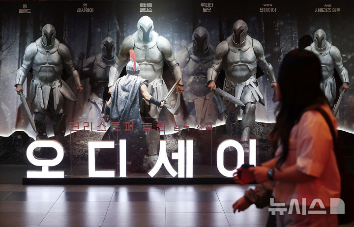 [서울=뉴시스] 김명년 기자 = 지난 30일 서울 용산구 CGV 용산아이파크몰에 영화 '오디세이' 포토존이 설치돼 있다. '오디세이'는 이날 오전 6시50분 기준 누적 관객 수 847만1082명을 기록하며 2026년 개봉 외화 가운데 최다 관객을 동원한 작품에 올랐다. 2026.08.30. kmn@newsis.com