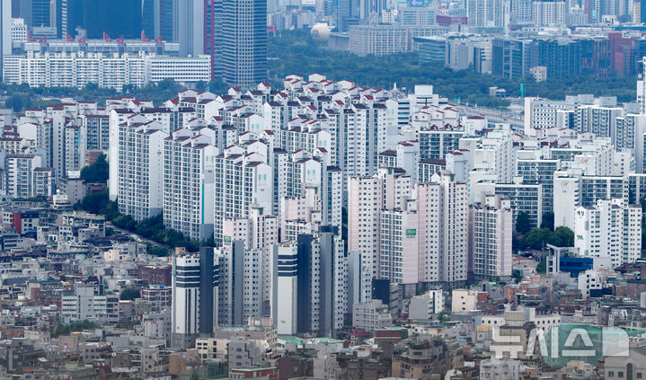 [서울=뉴시스] 서울 시내 아파트 단지가 보이고 있다. photo@newsis.com