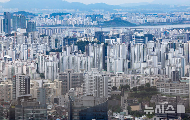 [서울=뉴시스] 김명년 기자 = 30일 서울 시내 아파트 단지가 보이고 있다.2026.08.30. kmn@newsis.com