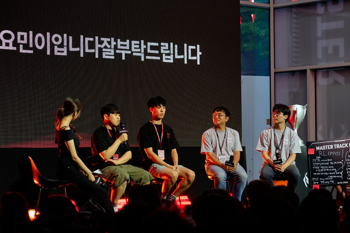 [서울=뉴시스] NYPC 2026 마스터트랙 우승팀이 인터뷰하고 있다. (사진=넥슨 제공) *재판매 및 DB 금지