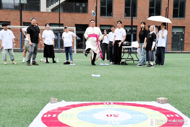 [서울=뉴시스] 30일 서울 종로구 혜화동 동성중·고등학교 운동장과 강당에서 열린 '2026 WYD 세계 청년 한마당' (사진=천주교 서울대교구 제공) 2026.08.31. photo@newsis.com *재판매 및 DB 금지