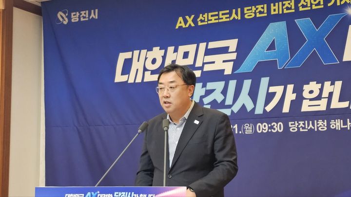 [당진=뉴시스] 김덕진 기자=김기재 당진시장이 31일 당진시청 중회의실에서 AX 선도도시 당진 비전 선언 기자회견을 갖고 있다. 2026.08.31. spark@newsis.com *재판매 및 DB 금지