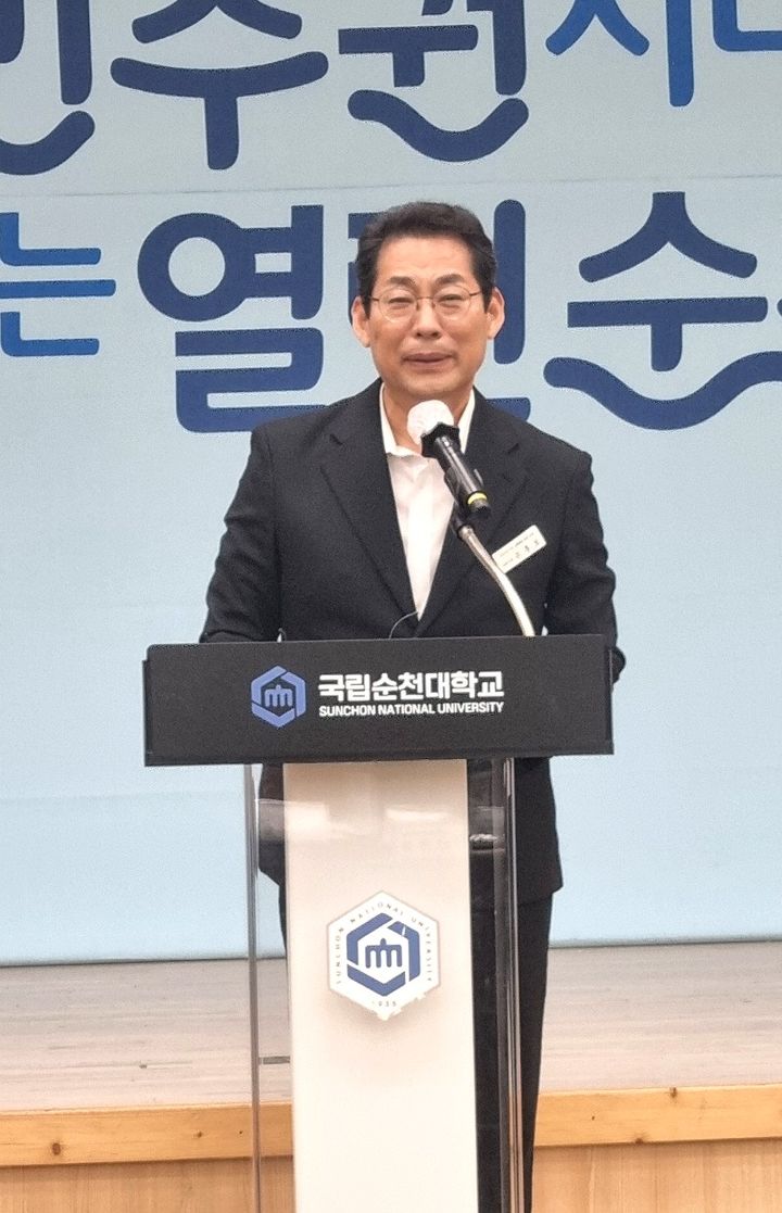 [순천=뉴시스] 전남광주 순천시 손훈모 시장이 31일 오전 순천시청 대회의실에서 국립순천대학교 의과대학 신설 후보대학 선정관련 기자회견 자리에서 인사말 하고 있다. 2026.08.31.photo@newsis.com *재판매 및 DB 금지