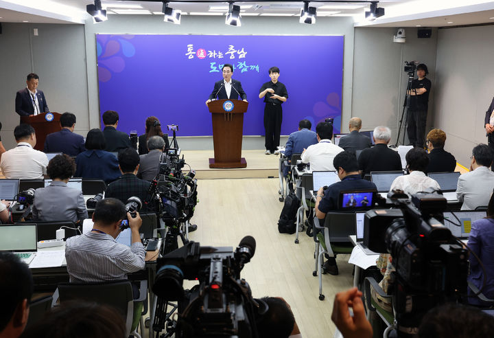 [홍성=뉴시스] 박수현 충남지사, 정부의 지천댐 건설 관련 기자회견 모습. *재판매 및 DB 금지