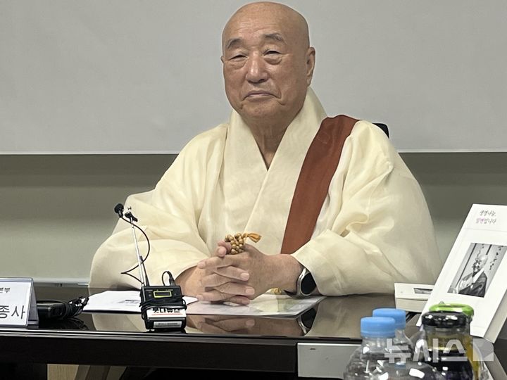 [서울=뉴시스] 31일 서울 중구 생명나눔실천본부에서 열린 회고록 '생명나눔, 일면입니다'(민족사) 출간 기자간담회에 참석한 대한불교조계종 생명나눔실천본부 이사장 일면 스님 2026.08.31. suejeeq@newsis.com