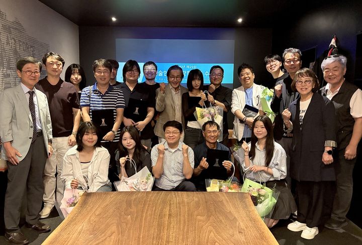 [서울=뉴시스]신영균예술문화재단이 14일 영화예술인 자녀 9명에게 총 2250만원의 장학금을 지원했다고 31일 밝혔다.(사진=신영균예술문화재단 제공) 2026.08.31. photo@newsis.com *재판매 및 DB 금지