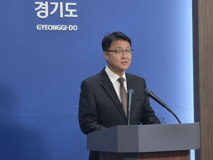 [수원=뉴시스] 박상욱 기자 = 주형철 경기도 경제부지사가 31일 도청에서 기자회견을 열고 재정위기 극복 전략 태스크포스(TF) 결과를 발표하고 있다. 2026.08.31. photo@newsis.com *재판매 및 DB 금지