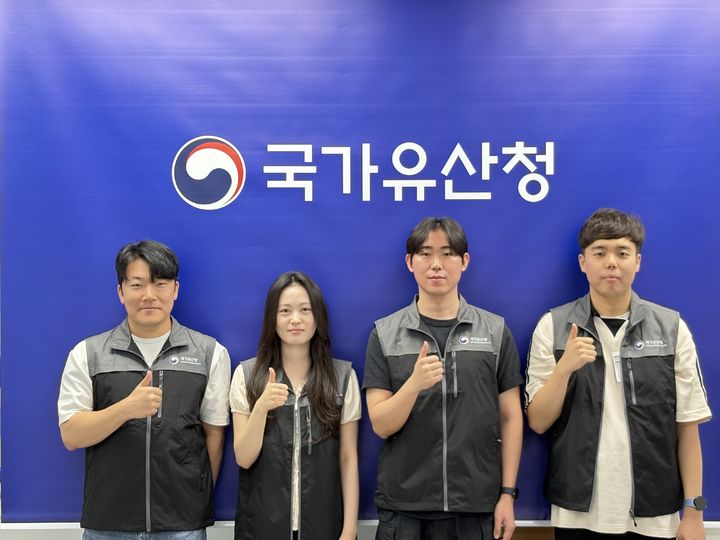 [서울=뉴시스] 국가유산청 재난상황실에 근무하는 이규현, 송민진, 조재원, 남기현 주무관 (사진=국가유산청 제공) 2026.08.31. photo@newsis.com *재판매 및 DB 금지