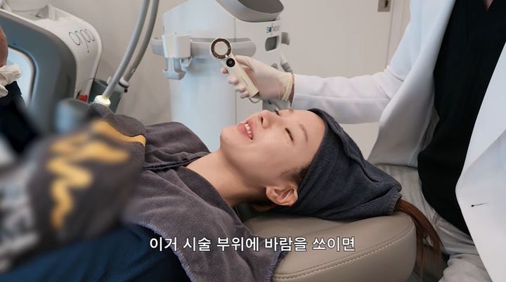 [서울=뉴시스] 가수 권은비가 컴백을 앞두고 일주일 동안 집중 관리를 받는 모습을 공개했다 (사진 : '권은비권응비궈는비궈눈비' 유튜브 채널 캡처) *재판매 및 DB 금지