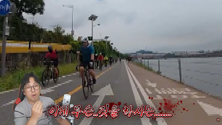 [서울=뉴시스] 자전거 동호회 라이딩 중 비매너 행동을 보인 사람들의 사례가 한 유튜브 채널에 소개됐다. (사진=유튜브 채널 '드론라이더' 캡처)