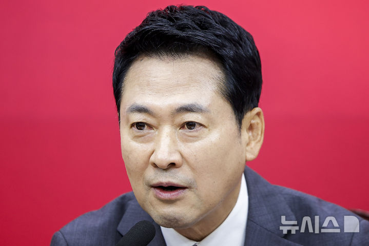 [서울=뉴시스] 정병혁 기자 = 장동혁 국민의힘 대표가 31일 서울 여의도 국회에서 열린 최고위원회의에서 발언하고 있다. 2026.08.31. jhope@newsis.com
