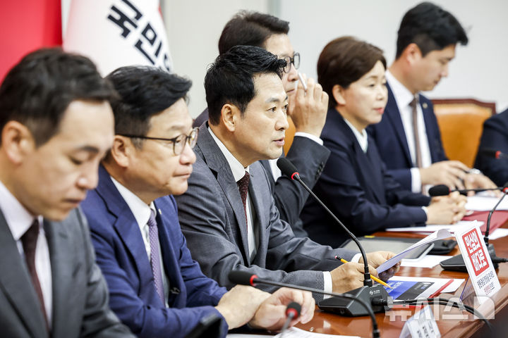 [서울=뉴시스] 정병혁 기자 = 장동혁 국민의힘 대표가 31일 서울 여의도 국회에서 열린 최고위원회의에서 발언하고 있다. 2026.08.31. jhope@newsis.com
