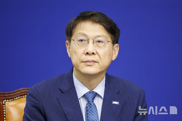 [서울=뉴시스] 정병혁 기자 = 이해민 조국혁신당 의원이 청와대 AI미래기획수석비서관 발탁으로 비례대표 의원직을 승계한 김형연 최고위원이 지난달 31일 서울 여의도 국회에서 열린 최고위원회의에 참석해 있다. 2026.08.31. jhope@newsis.com
