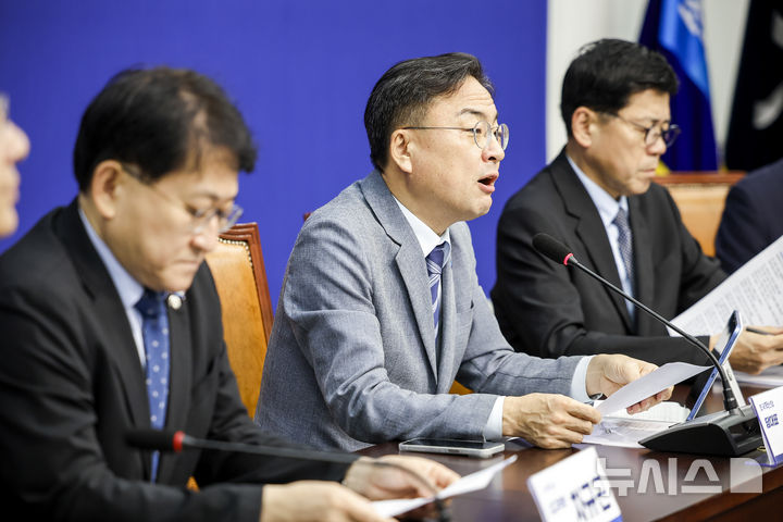 [서울=뉴시스] 정병혁 기자 = 신장식 조국혁신당 대표가 31일 서울 여의도 국회에서 열린 최고위원회의에서 발언하고 있다. 2026.08.31. jhope@newsis.com