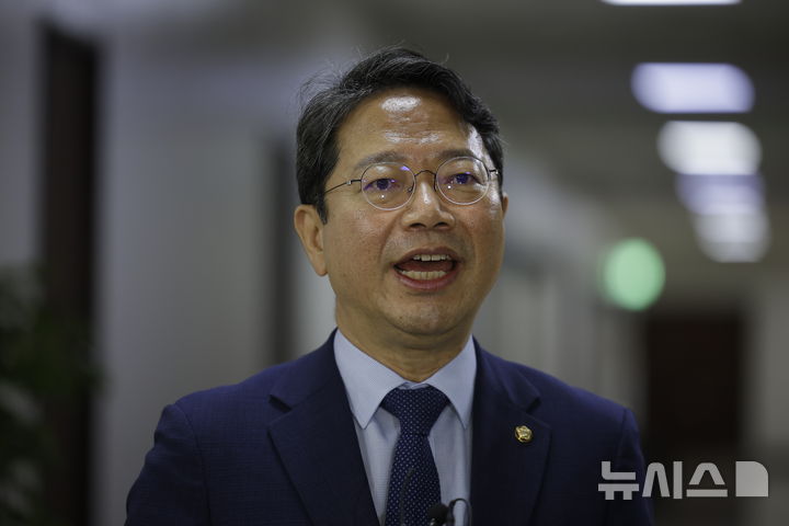 [서울=뉴시스] 정병혁 기자 = 김승원 법무부장관 후보자가 31일 서울 여의도 국회에서 지명 소감을 밝히고 있다. 2026.08.31. jhope@newsis.com