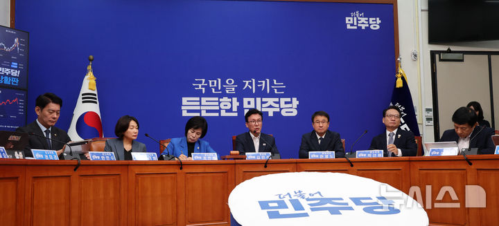 [서울=뉴시스] 고범준 기자 = 김민석 더불어민주당 대표가 31일 서울 여의도 국회에서 열린 최고위원회의에서 발언하고 있다. 2026.08.31. bjko@newsis.com