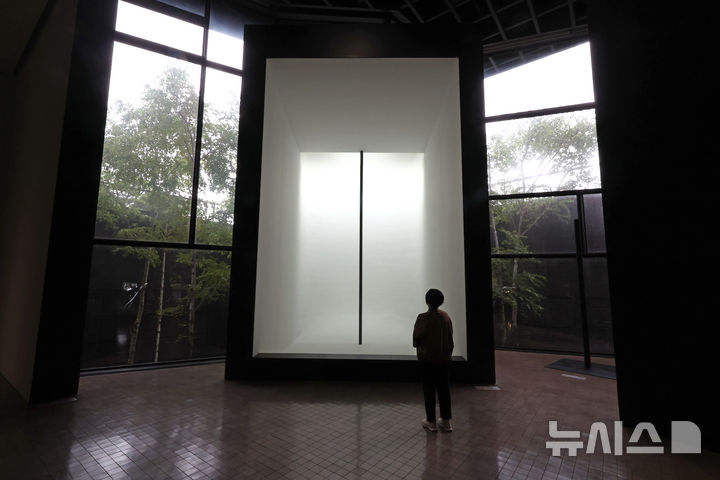 [서울=뉴시스] 박진희 기자 = 리움미술관은 31일 서울 용산구 리움미술관에서 구정아 작가의 개인전 '구정아: 우스모스(KOO JEONG A: OUSSSMOS)' 기자간담회를 갖고 야광, 스케이트 파크, 자석, 향, 드로잉 등 주요 요소로 구성된 작업 35점을 선보이고 있다. 2026.08.31. pak7130@newsis.com