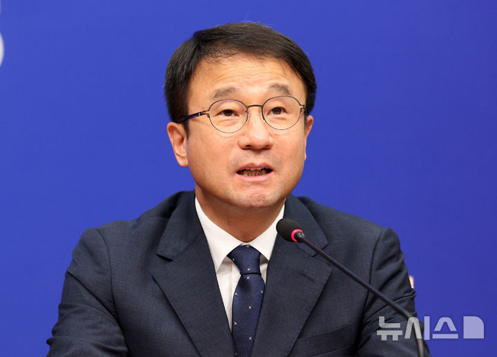 [서울=뉴시스] 고범준 기자 = 한병도 더불어민주당 원내대표가 31일 서울 여의도 국회에서 열린 최고위원회의에서 발언하고 있다. 2026.08.31. bjko@newsis.com