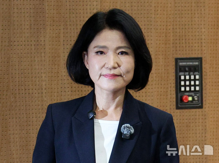[서울=뉴시스] 고범준 기자 = 이진숙 국민의힘 의원이 31일 서울 여의도 국회 소통관에서 현안 관련 기자회견을 마치고 이동하고 있다. 2026.08.31. bjko@newsis.com