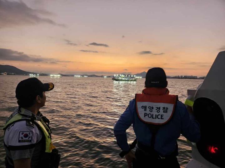 [목포=뉴시스] 목포해양경찰서가 해역 안전관리를 펼치고 있는 모습. (사진=목포해경 제공) 2026.09.01. photo@newsis.com *재판매 및 DB 금지