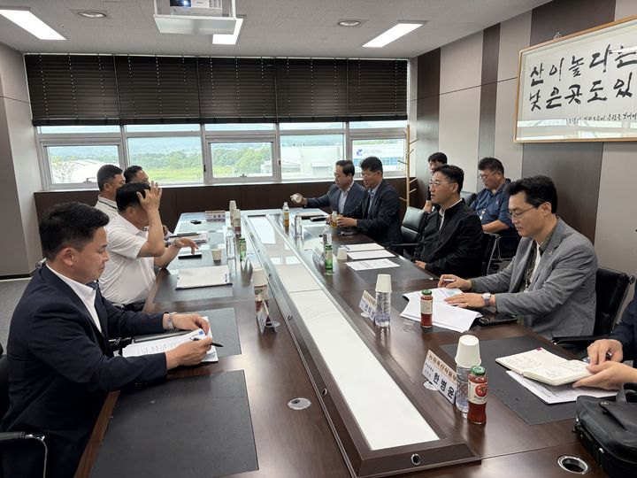 [세종=뉴시스] 농림축산식품부는 박정훈 식량정책실장이 1일 오전 충남 천안시에 위치한 대전·충남 양돈농협 포크빌 축산물공판장을 방문했다고 밝혔다. (사진=농식품부 제공) 2026.09.01. photo@newsis.com *재판매 및 DB 금지