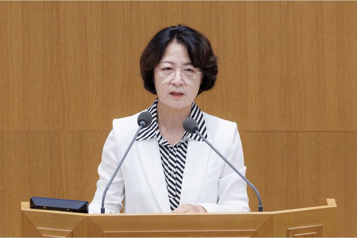 [수원=뉴시스] 1일 오전 수원특례시 경기도의회 본회의장에서 열린 제393회 임시회 제1차 본회의에서 추미애 경기도지사가 추경예산안에 대한 제안설명을 하고 있다. (사진=경기도 제공) 2026.09.01. photo@newsis.com *재판매 및 DB 금지