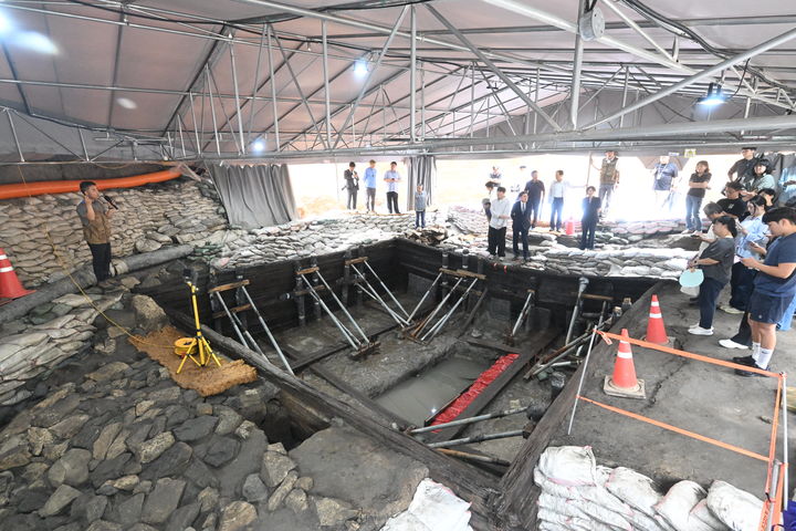 [충주=뉴시스] 충주 장미산성 발굴조사 성과보고 모습 (사진=국가유산청 제공) 2026.09.01. photo@newsis.com *재판매 및 DB 금지