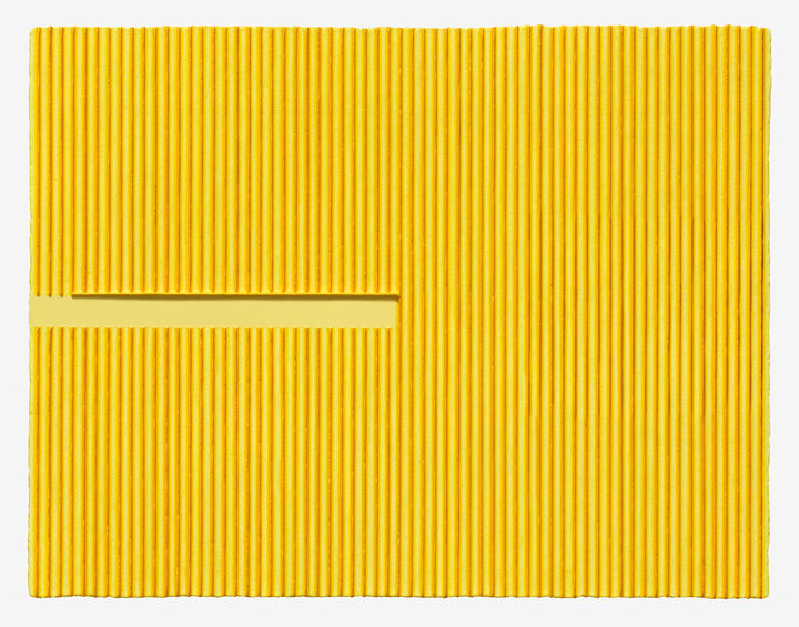 박서보(1931–2023) 〈Ecriture No. 220611〉 2022 Acrylic on ceramic 73 x 94.5 cm Courtesy of PARKSEOBO FOUNDATION and Kukje Gallery © PARKSEOBO FOUNDATION 사진: 박서보재단 이미지 제공: 국제갤러리 *재판매 및 DB 금지