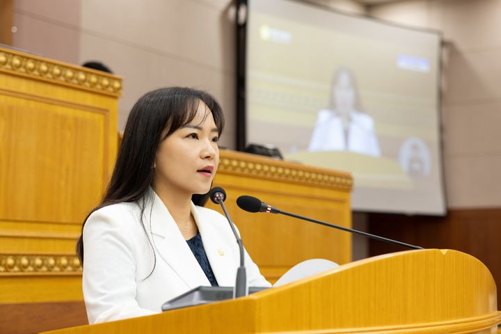 [양주=뉴시스] 종중·문중 자연장지 조성 신고제도 개선 촉구 건의안을 대표 발의한 이지연 의원. (사진=양주시의회 제공) 2026.09.01 photo@newsis.com *재판매 및 DB 금지
