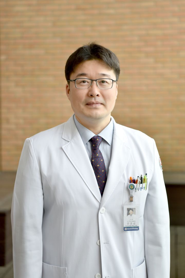 [화순=뉴시스] 화순전남대학교병원 신경외과 문경섭 교수. (사진 = 화순전남대병원 제공) photo@newsis.com *재판매 및 DB 금지
