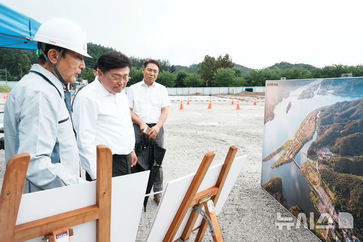 [경기광주=뉴시스] 박관열 광주시장이 지역 내 주요 사업 현장을 점검하고 있다 (사진=광주시 제공) 2026.09.01.photo@newsis.com