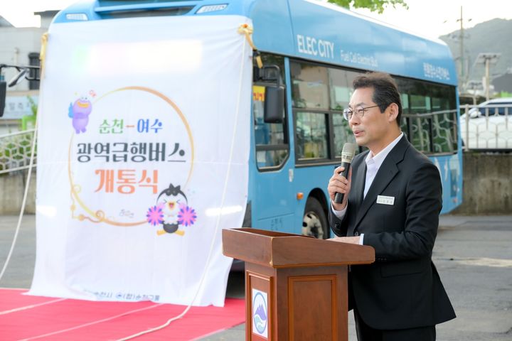 [순천=뉴시스] 1일 운행을 시작한 '순천~여수' 광역급행버스 '올타3002번' 개통식이 열리고 있다. (사진=순천시 제공) 2026.09.01. photo@newsis.com *재판매 및 DB 금지