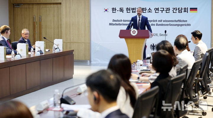 [서울=뉴시스] 박영태 기자 = 1일 오전 서울 종로구 헌법재판소에서 열린 한-독 헌법재판소 연구관 간담회에서 Dr. Max Putzer가 인사말을 하고 있다. 2026.09.01. since1999@newsis.com