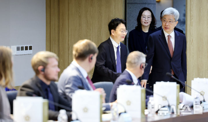 [서울=뉴시스] 박영태 기자 = 1일 오전 서울 종로구 헌법재판소에서 열린 한-독 헌법재판소 연구관 간담회에 김상환 헌법재판소장이 참석하고 있다. 2026.09.01. since1999@newsis.com