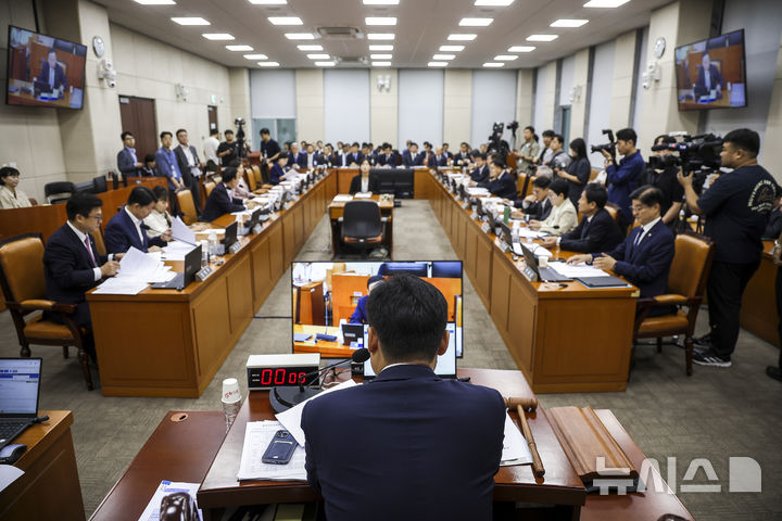 [서울=뉴시스] 정병혁 기자 = 1일 서울 여의도 국회에서 행정안전위원회 전체회의가 열리고 있다. 2026.09.01. jhope@newsis.com