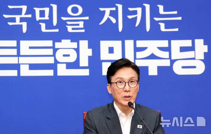 [서울=뉴시스] 최진석 기자 = 김민석 더불어민주당 대표가 1일 여의도 국회에서 열린 민주당 경찰개혁추진단 1차 회의에 참석해 발언하고 있다. 2026.09.01. myjs@newsis.com