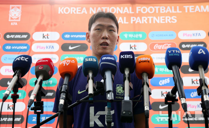 [천안=뉴시스] 황준선 기자 = 2026아이치·나고야 아시안게임에 출전하는 남자 U-23 축구 국가대표팀 강상윤이 1일 오후 충남 천안시 코리아풋볼파크에서 취재진과 인터뷰를 하고 있다. 2026.09.01. hwang@newsis.com