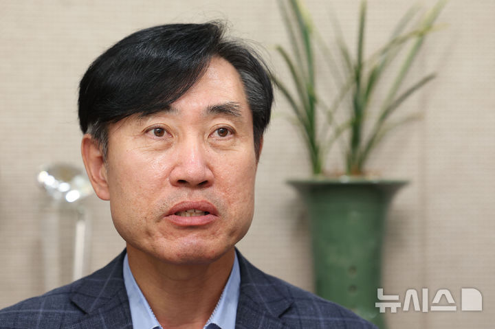 [서울=뉴시스] 권창회 기자 = 하태경 보험연수원장이 1일 서울 성북구 보험연수원에서 뉴시스와 인터뷰 하고 있다. 2026.09.01. kch0523@newsis.com