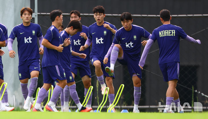 [천안=뉴시스] 황준선 기자 = 2026아이치·나고야 아시안게임에 출전하는 남자 U-23 축구 국가대표팀이 1일 오전 충남 천안시 코리아풋볼파크에서 훈련을 하고 있다. 2026.09.01. hwang@newsis.com
