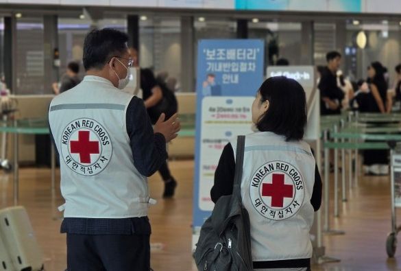 [세종=뉴시스]대한적십자사 네팔 긴급구호대응단이 인천공항을 통해 네팔로 출국하는 모습. (사진=대한적십자사 제공) 2026.09.02. photo@newsis.com *재판매 및 DB 금지