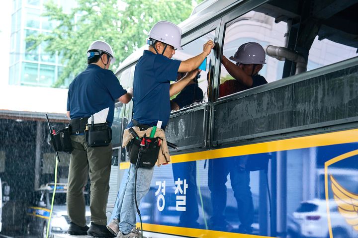 서울 경찰청 기동단 유니버스 두 대에 '나노 쿨링 필름' 부착(사진=현대차그룹 제공) *재판매 및 DB 금지