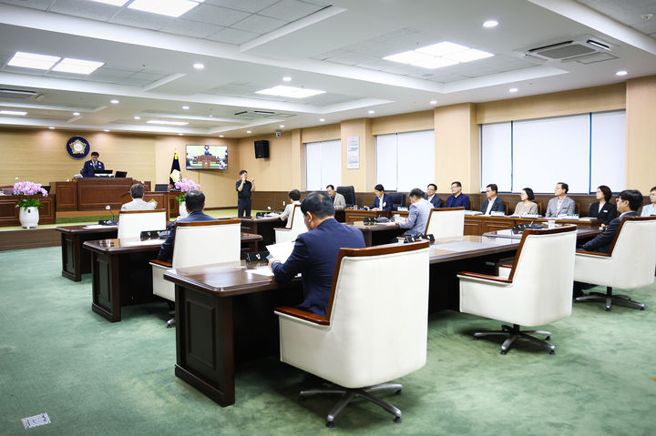 [청양=뉴시스] 청양군의회가 제323회 제1차 정례회를 개회하고 있다. (사진= 청양군의회 제공) *재판매 및 DB 금지
