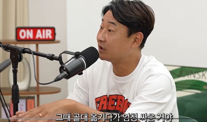 [서울=뉴시스]이천수는 자신의 유튜브 채널 '리춘수'에서 단체 운동 경기 내 개인적 감정과 팀 영향에 대해 이야기하던 중 유럽 진출 초반에 경험했던 동료와의 물리적 충돌 사건을 상세히 털어놨다. 사진 유튜브 채널 '리춘수' 영상 캡처 *재판매 및 DB 금지