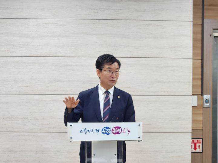 윤건영 충북도교육감이 2일 브리핑실에서 기자회견을 열고 있다.2026.09.02.kipoi@newsis.com *재판매 및 DB 금지