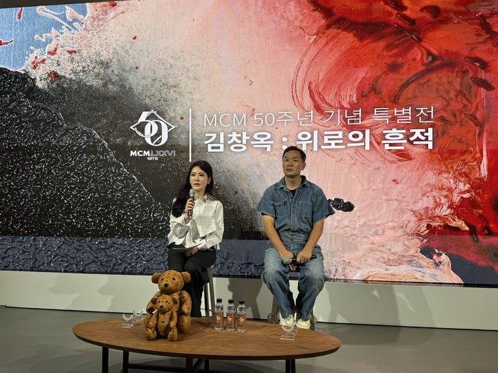 [서울=뉴시스] 김해리 MCM 대표와 김창옥 작가. (사진=동효정 기자) 2026.09.02. vivid@newsis.com *재판매 및 DB 금지