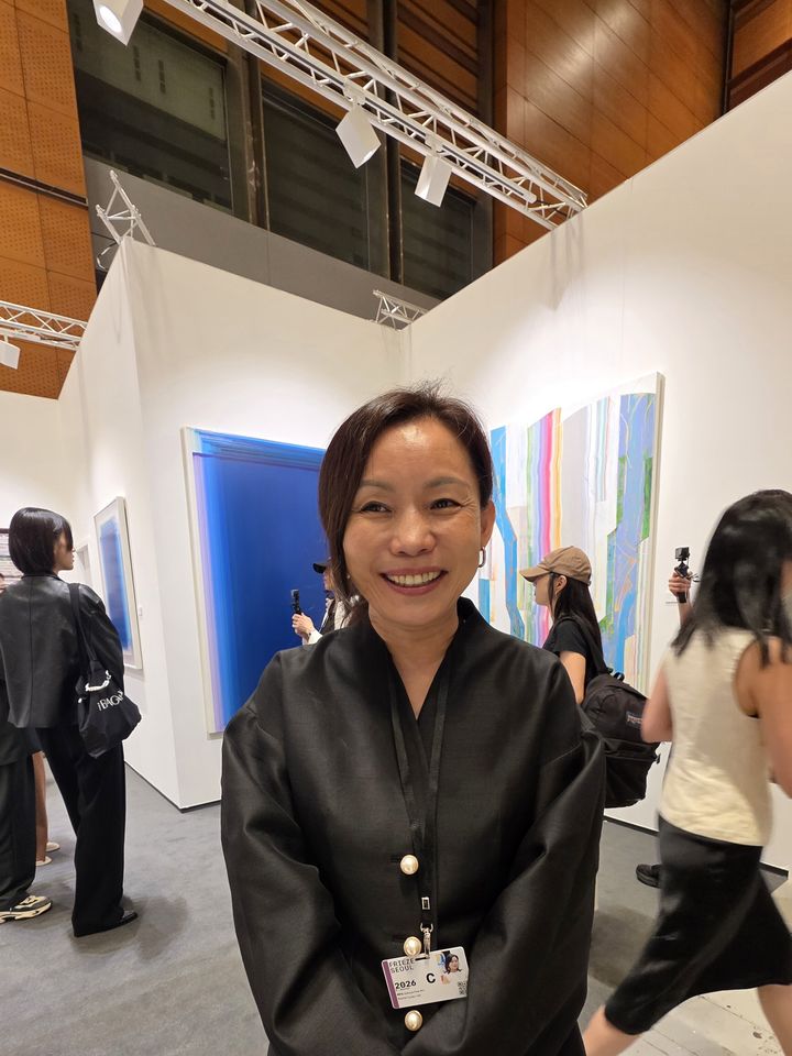 [사진=박현주 미술전문기자] 솔루나 아트 이은주 대표가 프리즈 서울2026에 참여했다. *재판매 및 DB 금지