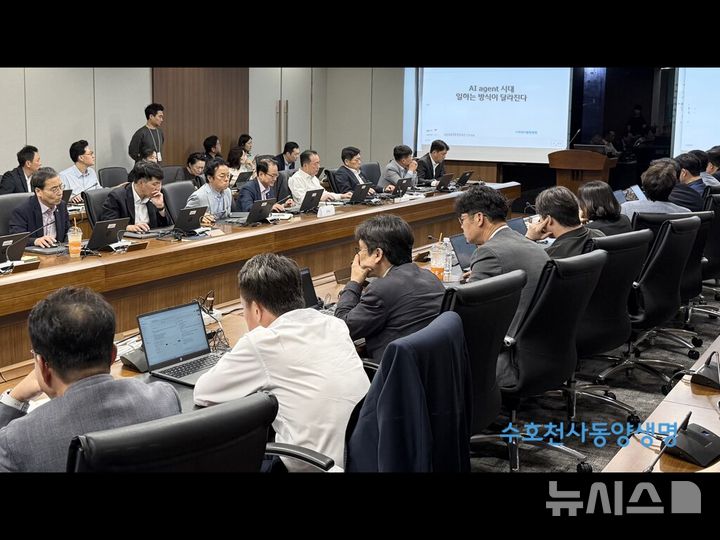 [서울=뉴시스] 1일 서울 종로구 동양생명 본사에서 동양생명·ABL생명 양사 임원 30명이 AI에이전트 생성 등 실습을 진행하고 있다. (사진=동양생명 제공) 2026.09.02. photo@newsis.com *재판매 및 DB 금지