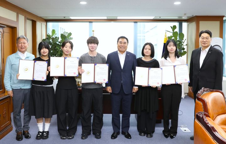 [서울=뉴시스]대한전문건설협회는 2일 서울 동작구 전문건설회관에서 전문건설 청년 서포터즈 시상식을 개최했다고 밝혔다. (사진=협회 제공) 2026. 9. 2. *재판매 및 DB 금지