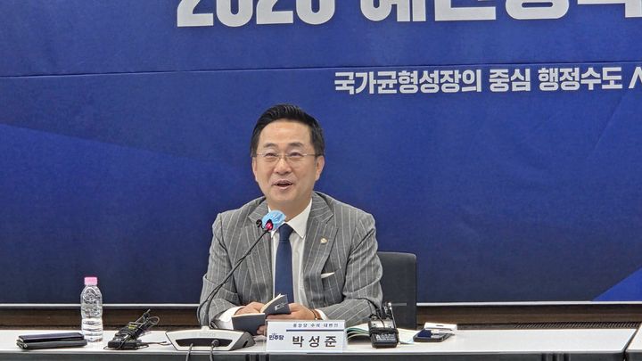[세종=뉴시스] 송승화 기자= 질문에 답변하는 박성준 더불어민주당 수석대변인. 2026.09.02. ssong1007@newsis.com *재판매 및 DB 금지